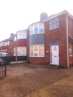 Bright & cosy 3-bed semi in Wheatley, Doncaster - Arksey - 9