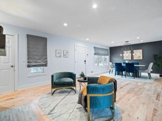 Lakefront Luxury - Kayaks - 4 Bedrooms - 3 Full Baths - Sleeps 8 - 5