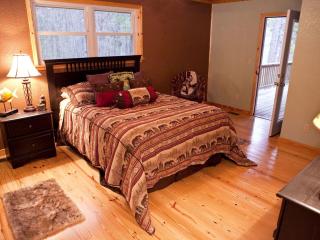 Mountain Cabin Getaway with a Fire Pit near Lake Ouachita, Arkansas - 7