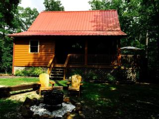 Mountain Cabin Getaway with a Fire Pit near Lake Ouachita, Arkansas - 3