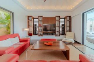 Panoramic Pool Deck And Garden Oasis - 5