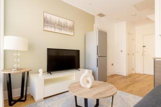 Modern Flat near Heathrow Airport - 1