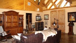 Rustic Lodge Getaway with Large Patio and Pond near Lufkin, Texas - 9