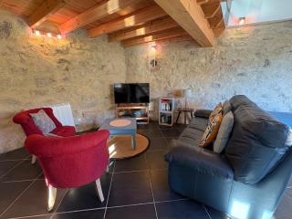 Jolie maison de village en pierre - 9