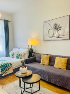 Prague 1 Center Modern 2BR Apartment with Panoramic Museum View and King Bed - 4