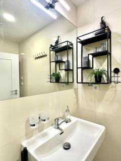 Elegant Prague 1 Apartment with Stunning National Museum View - Praga - 8