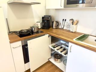 Prague 1 Center Elegant 2BR Apartment with Panoramic Museum View and King Bed - 2