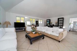 Serene Lagoon-View Villa With Terrace - 7