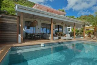 Scenic Sanctuary With Breezy Outdoor Lounge - 0