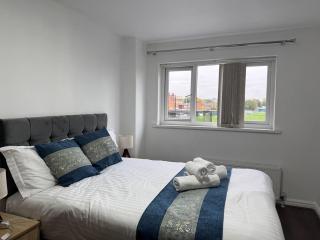 Near Old Trafford Modern 4br House For 7 Guests - 9