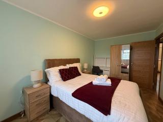 Near Old Trafford Modern 4br House For 7 Guests - 7