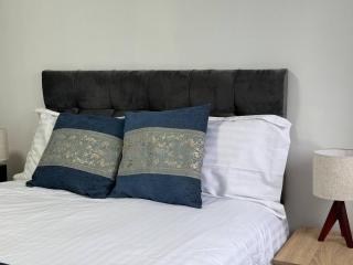 Near Old Trafford Modern 4br House For 7 Guests - 3