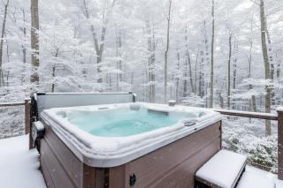 Luxurious Loon Mountain Retreat w Hot Tub - 8