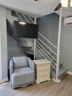 Romantic Glamping Getaway Perfect for Quality Time with Your Partner: Cute Tiny House near Owensville, Missouri - 5