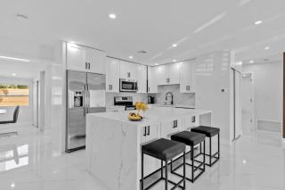 Chic Pompano Getaway - Pool Beach & Pickleball - Family - 6