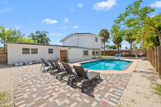 Chic Pompano Getaway - Pool Beach & Pickleball - Family - 4