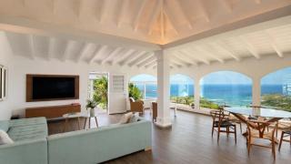 Peaceful Tropical Sanctuary Overlooking Deep Blue - 9