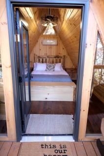 Cozy Tree Cabin with Wonderful Views from the Deck by Tappan Lake in Ohio - 5
