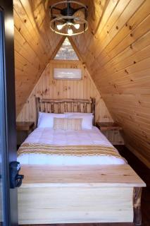 Lovely Rural Cabin Nestled Among Nature by Tappan Lake in Ohio - 5