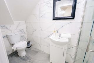 Modern Cosy Studio Getaway - Fast WiFi - 6