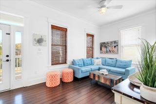 Freestyle! 2 blks to beach! Pool! Free golf cart! - 9