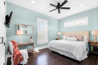 Freestyle! 2 blks to beach! Pool! Free golf cart! - 1