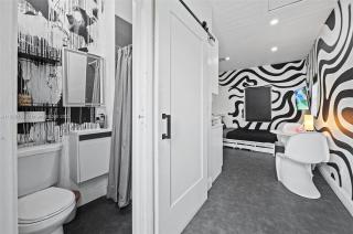 Artsy Design District Studio - 4