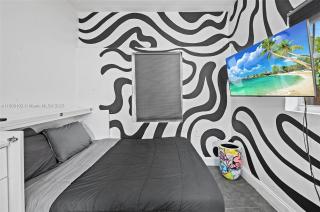 Artsy Design District Studio - 2