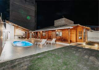 Casa de Madeira Castelhanos com Piscina e 4 Suítes - 2