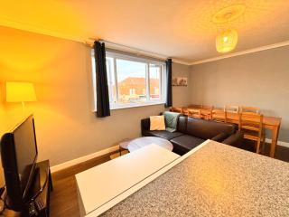 Southampton Central Apartment - 5 Double Beds, 5 Bedrooms, 2 Bathrooms - Large Bedrooms - Perfect for Contractors, Large Groups of Friends, Families - 2