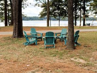 Amazing Vacation Rental in Sabine National Forest on Toledo Bend Lake for a Fantastic Family Escape in Hemphill, Texas - 1