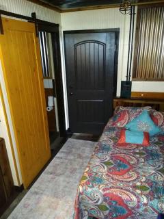 Rustic Stall B&B with Country Breakfast & Bonfires near Old Hickory Lake – Gallatin, Tennessee - 5