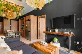 Tropical apt - 2br swimout - 2 king beds - gym - pools - 2