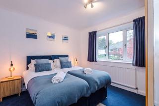 4 Bed House - Sleeps 8 - Free Parking - Manchester - 5