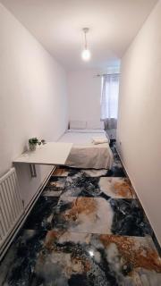 Mile End Rooms A,B,D,E - 6