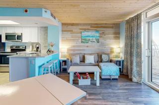 Beautifully Renovated Oceanfront 1BR! Roxanne Towers 303 - 1