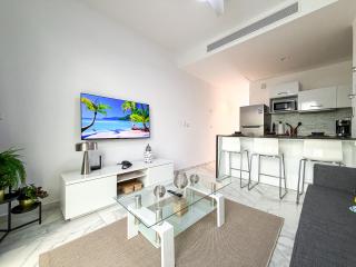 Cana Rock Penthouse Golf Views & Infinity Pool - 2