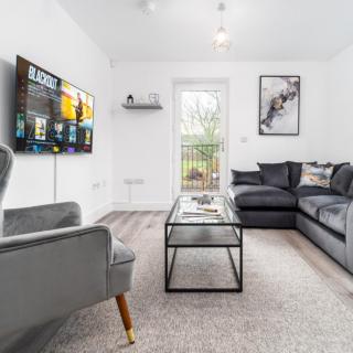 Two Bed Apartment - Parking - Balcony - Smethwick 4MC - 0