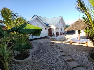 Malaika White House Apartment & Spa - 6