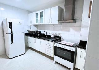 RefugioBacutia- Prédio FRENTE MAR Bacutia- 6 pessoas- 3 Quartos com AR sendo 1 suite - varanda- sala de estar e jantar Ampla -Piscina e Sauna no Prédio - 5