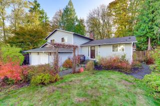 Family Retreat with Hot Tub and Game Room in Everett! - 8