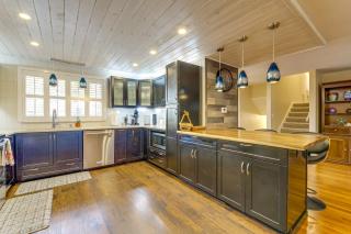 Family Retreat with Hot Tub and Game Room in Everett! - 1