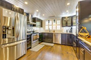 Family Retreat with Hot Tub and Game Room in Everett! - 2