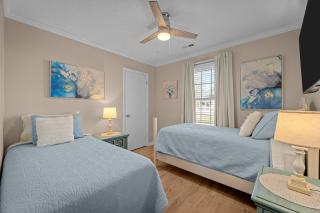 Pet-Friendly 3 BR Home with King Bed and Fenced Yard Near Downtown - 5