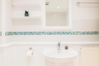 2 Bed Apartment in Hammersmith - 4