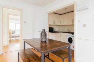 2 Bed Apartment in Hammersmith - 4
