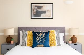 2 Bed Apartment in Hammersmith - 2