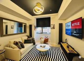 Stylish New Build Flat Just 300m from Tube Station - 9