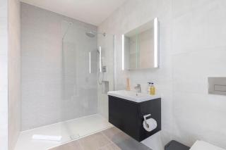 Elliot Oliver - Stunning 4 Bedroom Home with Parking in Cheltenham - 7