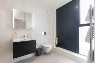 Elliot Oliver - Stunning 4 Bedroom Home with Parking in Cheltenham - 3